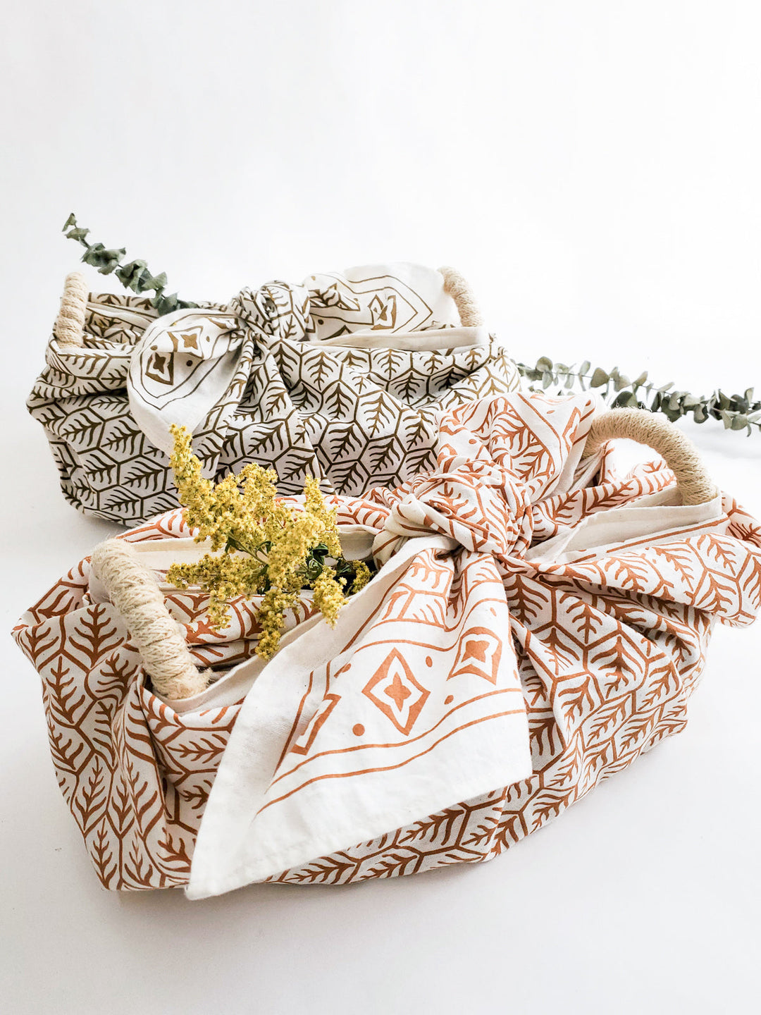 Bread Warmer & Basket Gift Set with Tea Towel - Flower